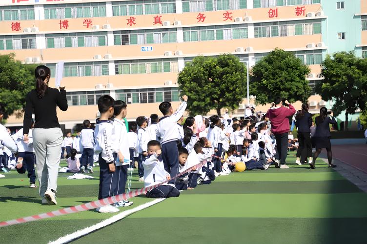 惠州市博羅縣城大橋路北,是國(guó)際合作綜合英語(yǔ)實(shí)驗(yàn)基地,全國(guó)教育科學(xué)